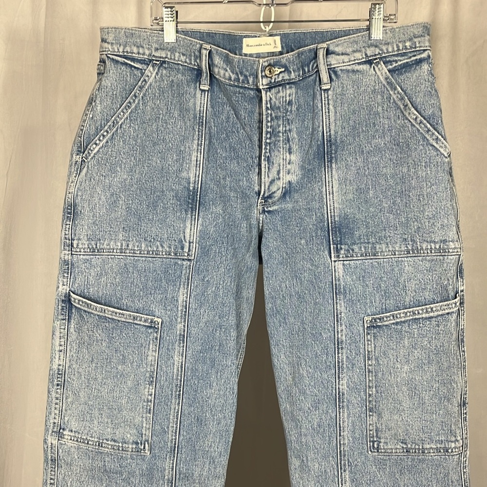 Abercrombie and Fitch Cargo Carpenter Jeans. - Picture 7 of 11